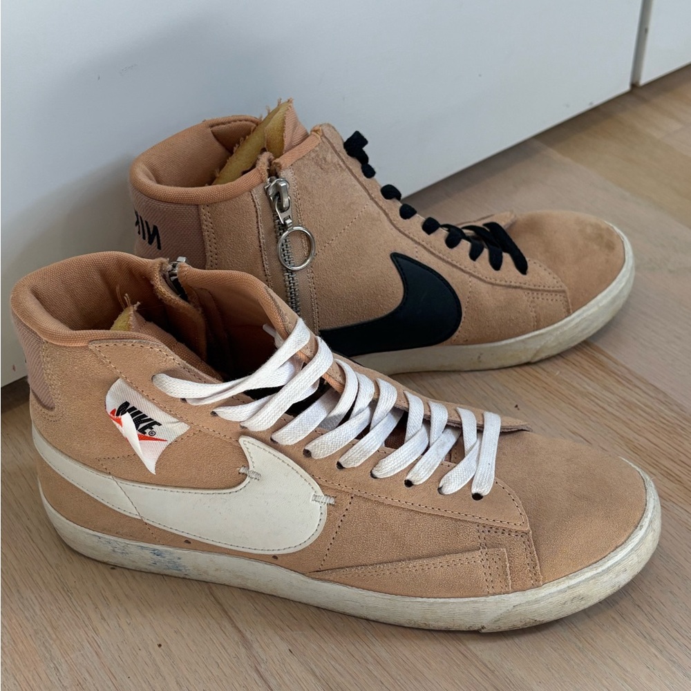 Nike Women’s Tan and Black Sneakers size 8